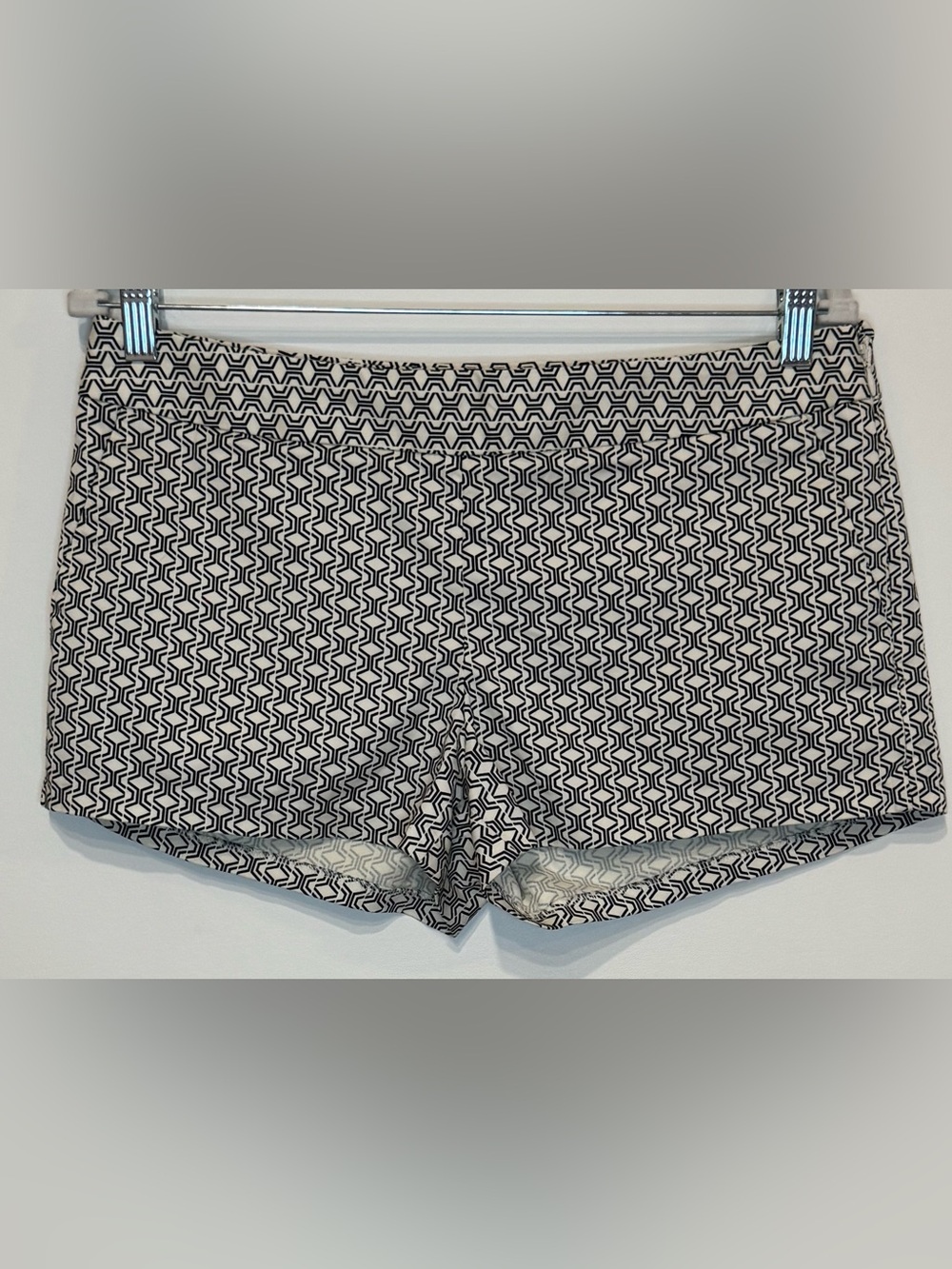 Express Women’s Black & White Geometric Print Micro Mini Shorts Size 8